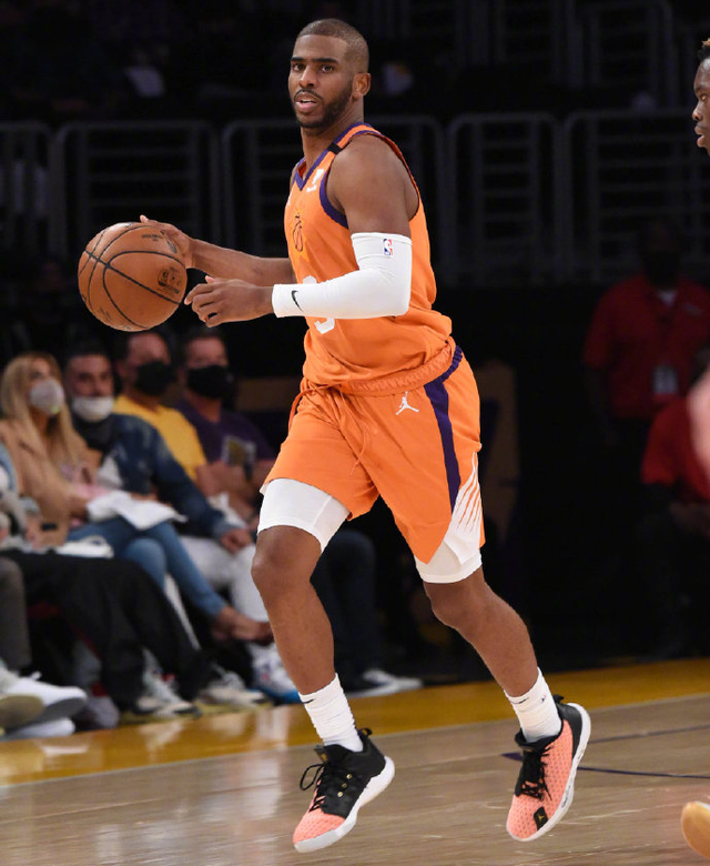 英雄联盟S15赛-菲尼克斯太阳训练开放日，今夜战术微调引欢呼，欧篮联在即，纪律约束更严格(飞马vs阳光)